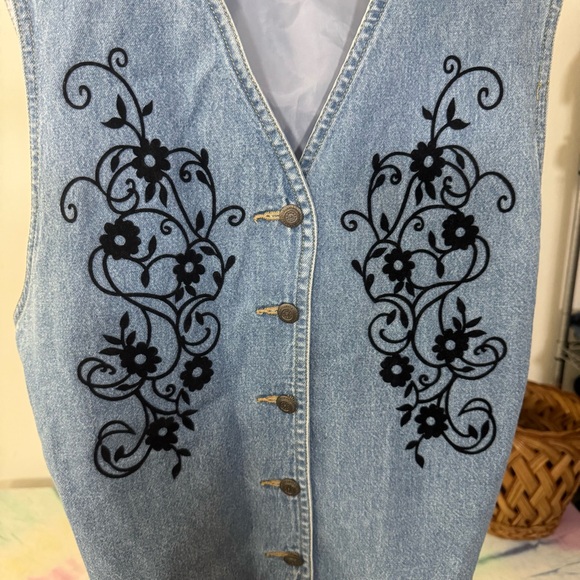 Vintage Lizwear Light Blue Denim Vest with Velvet Floral Embellishment Size M - Picture 2 of 6
